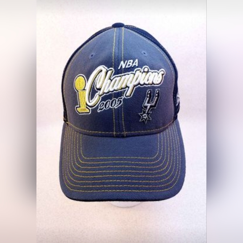 Reebok San Antonio Spurs NBA Champions 2005 Black & Gray Adjustable Cap Hat.